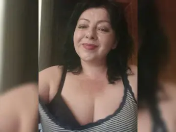 Holly-Molly69  live sex cam