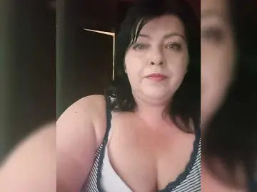 Holly-Molly69  live sex cam