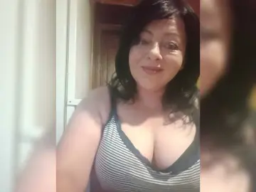 Holly-Molly69  live sex cam