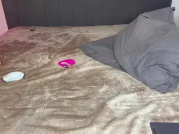 LucyWillow  live sex cam