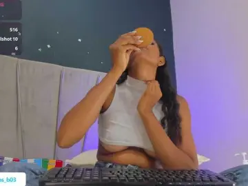 Shanna03  live sex cam
