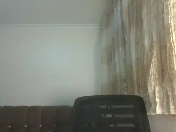 Queenmial  live sex cam