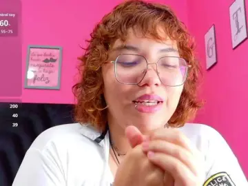 CutiecurvyForeign  live sex cam