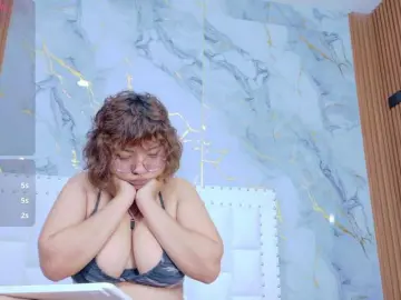 CutiecurvyForeign  live sex cam