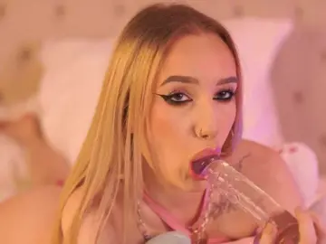 EmmaNaughtiness  live sex cam