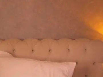 EmmaNaughtiness  live sex cam