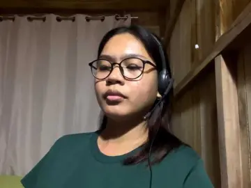 LurleneSchaufelberge  live sex cam