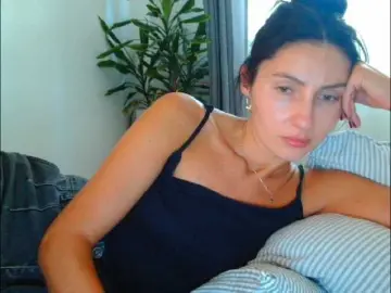 Irina9793  live sex cam