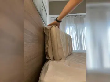 Lauflor  live sex cam