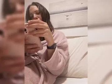 Lauflor  live sex cam