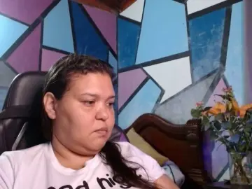 Beautifulchubbyqueen  live sex cam