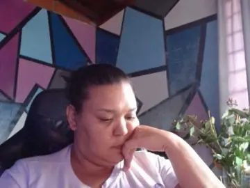 Beautifulchubbyqueen  live sex cam