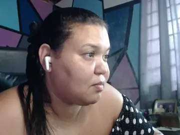 Beautifulchubbyqueen  live sex cam