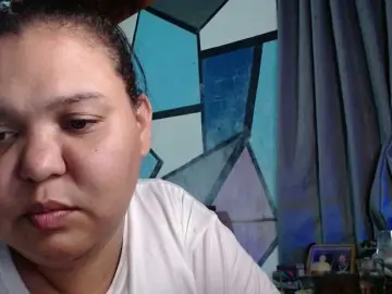 Beautifulchubbyqueen  live sex cam