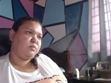 Beautifulchubbyqueen  live sex cam