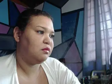 Beautifulchubbyqueen  live sex cam