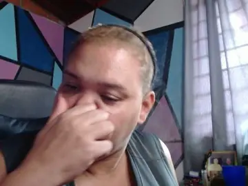 Beautifulchubbyqueen  live sex cam