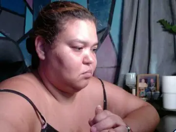 Beautifulchubbyqueen  live sex cam