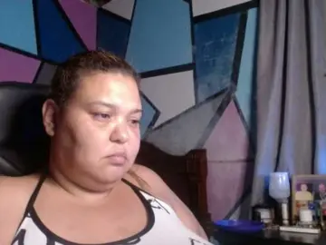 Beautifulchubbyqueen  live sex cam