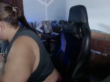 Beautifulchubbyqueen  live sex cam