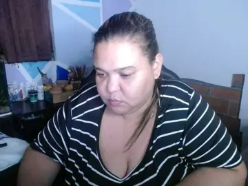 Beautifulchubbyqueen  live sex cam