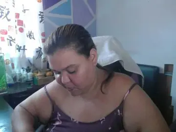 Beautifulchubbyqueen  live sex cam