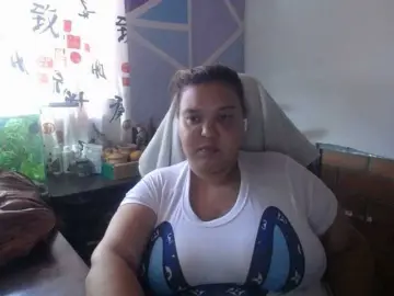 Beautifulchubbyqueen  live sex cam