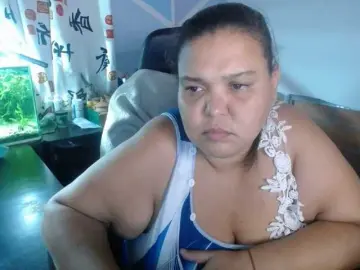 Beautifulchubbyqueen  live sex cam