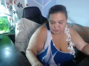 Beautifulchubbyqueen  live sex cam