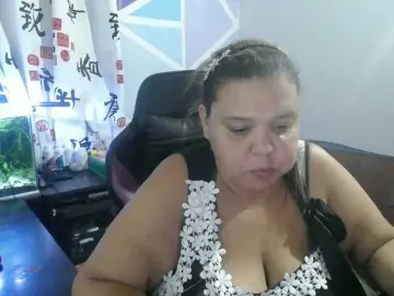 Beautifulchubbyqueen  live sex cam