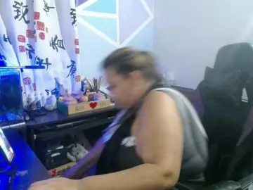 Beautifulchubbyqueen  live sex cam