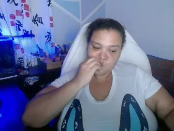 Beautifulchubbyqueen  live sex cam