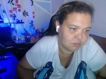 Beautifulchubbyqueen  live sex cam