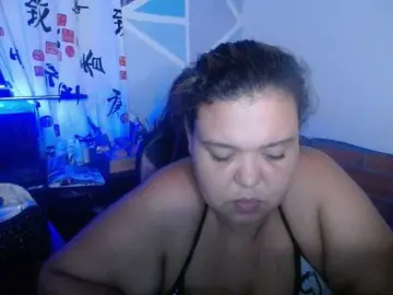 Beautifulchubbyqueen  live sex cam