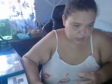 Beautifulchubbyqueen  live sex cam