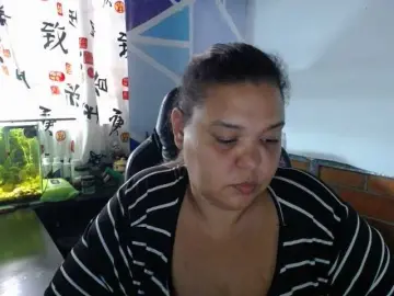 Beautifulchubbyqueen  live sex cam