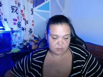 Beautifulchubbyqueen  live sex cam