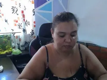 Beautifulchubbyqueen  live sex cam