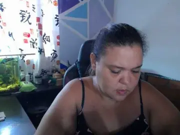 Beautifulchubbyqueen  live sex cam