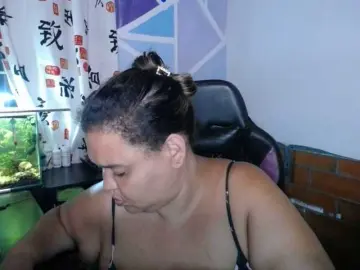 Beautifulchubbyqueen  live sex cam