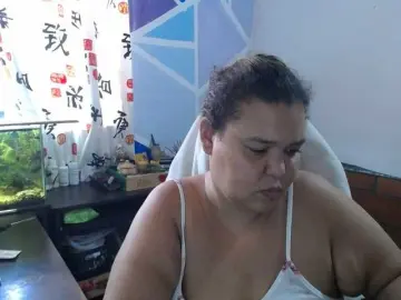 Beautifulchubbyqueen  live sex cam