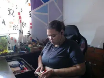 Beautifulchubbyqueen  live sex cam