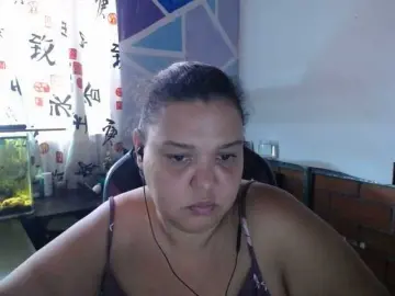 Beautifulchubbyqueen  live sex cam