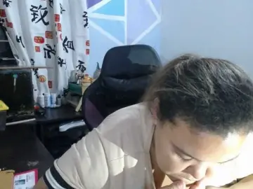 Beautifulchubbyqueen  live sex cam