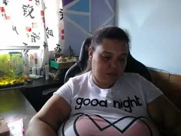 Beautifulchubbyqueen  live sex cam