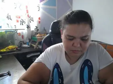 Beautifulchubbyqueen  live sex cam