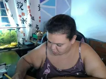 Beautifulchubbyqueen  live sex cam