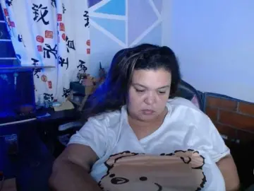 Beautifulchubbyqueen  live sex cam