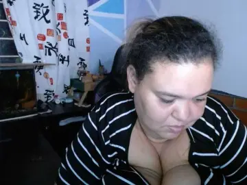 Beautifulchubbyqueen  live sex cam