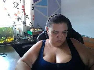 Beautifulchubbyqueen  live sex cam